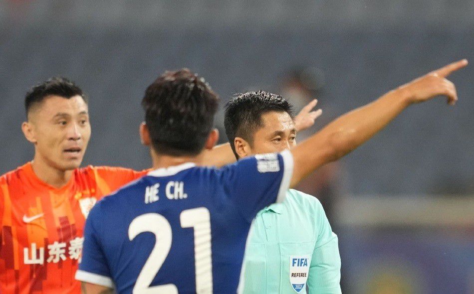 最终全场比赛结束，曼城3-1埃弗顿。